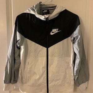 Boy’s Nike windbreaker size Med
